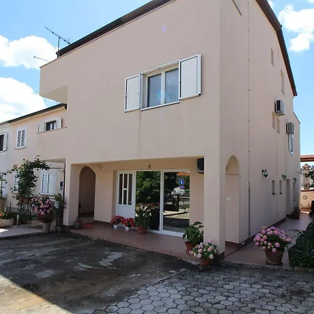 Charmantes Mit Privatem Balkon, Klima, Grill, Wifi, Nur Wenige Minuten Zum *