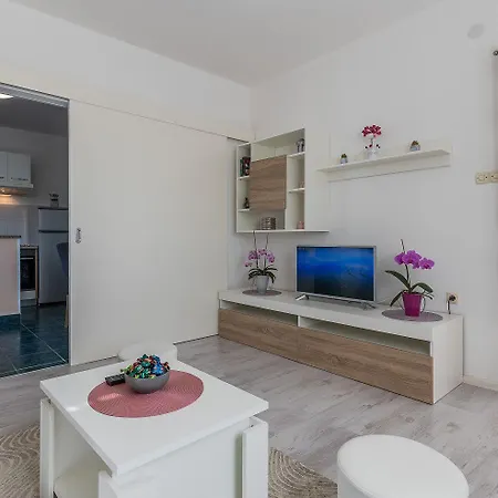 Charmantes Mit Privatem Balkon, Klima, Grill, Wifi, Nur Wenige Minuten Zum