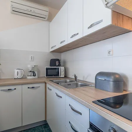 Apartment Charmantes Mit Privatem Balkon, Klima, Grill, Wifi, Nur Wenige Minuten Zum