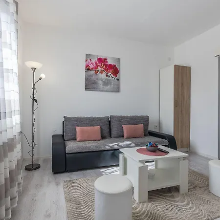 Charmantes Mit Privatem Balkon, Klima, Grill, Wifi, Nur Wenige Minuten Zum Apartment *